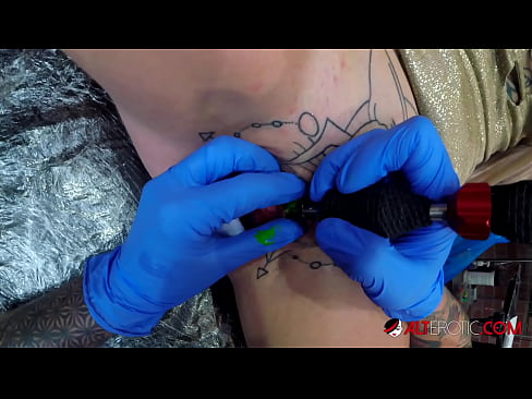 ❤️ An hottie thar a bheith tattooed Sully Savage fuair tattoo ar a clitoris ️❌ Porn álainn ag ga.pornhills-com.ru ﹏